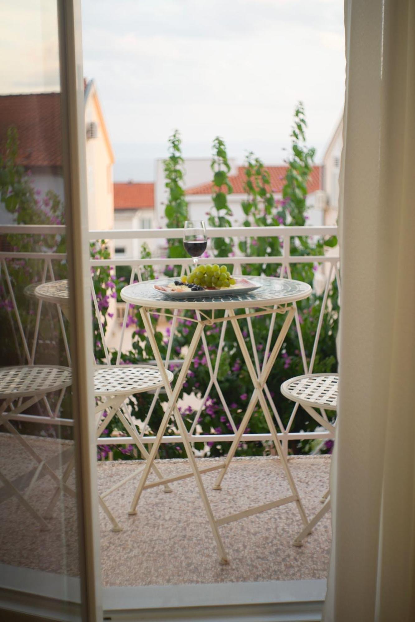 Apartments Rose Makarska Bagian luar foto