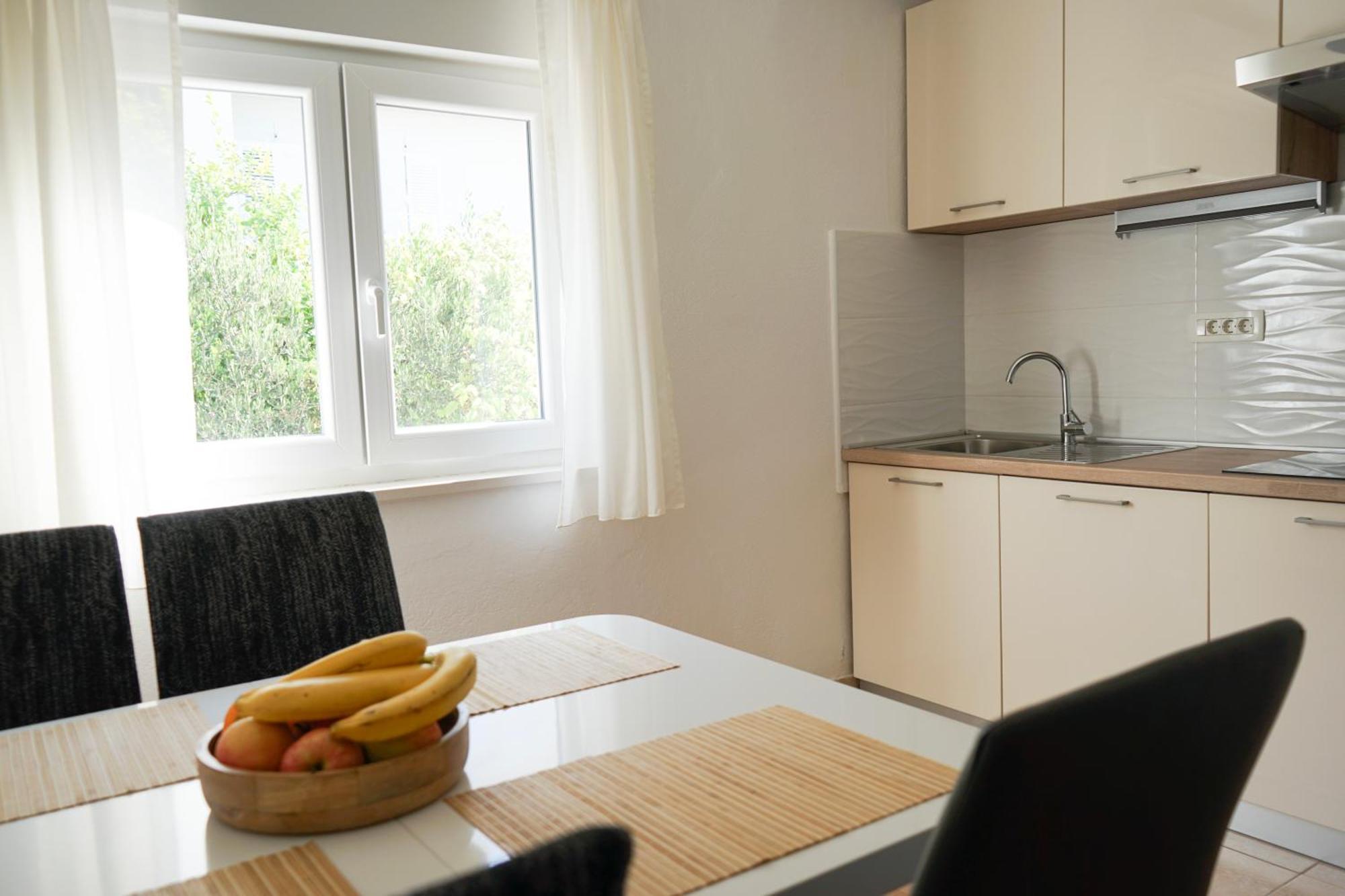 Apartments Rose Makarska Bagian luar foto