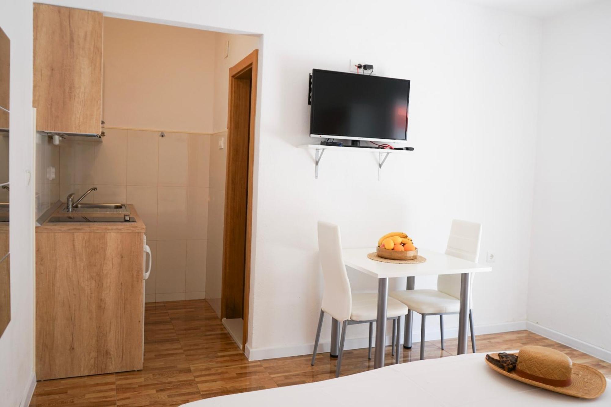 Apartments Rose Makarska Bagian luar foto