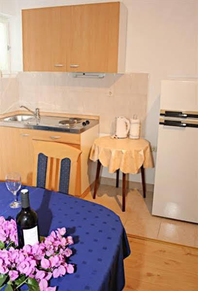 Apartments Rose Makarska Bagian luar foto
