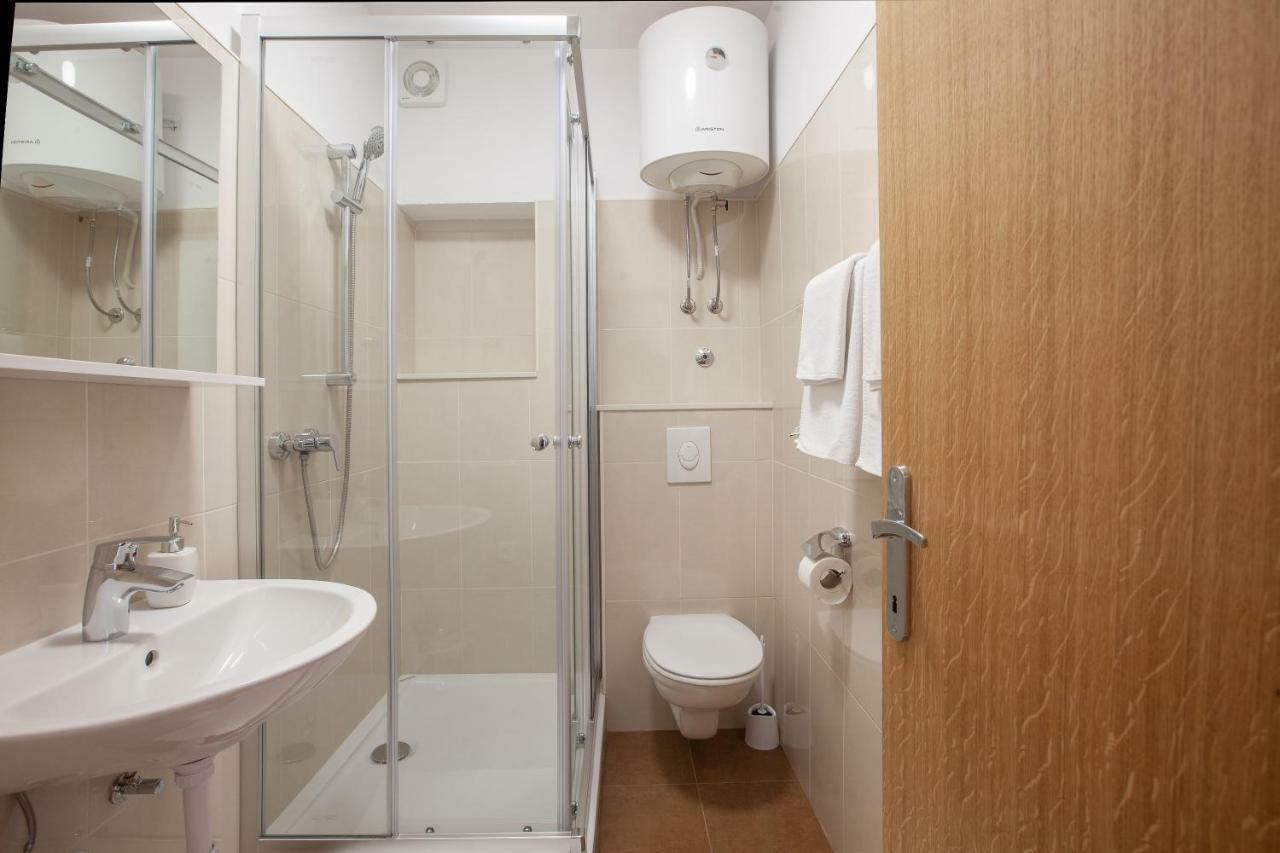 Apartments Rose Makarska Bagian luar foto