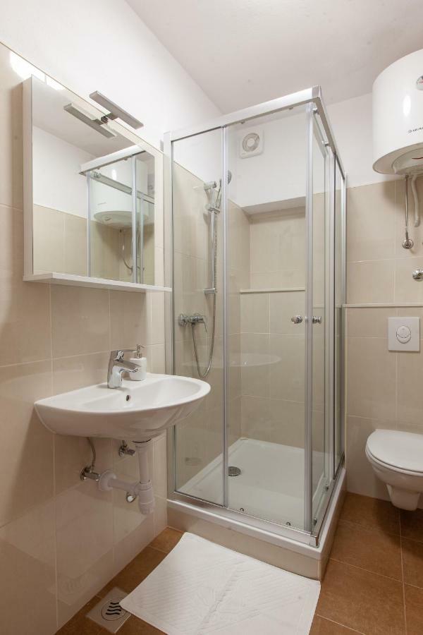 Apartments Rose Makarska Bagian luar foto